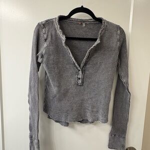 FREE PEOPLE CHARCOAL GRAY BUTTON-DOWN V-NECK HENLEY TOP SZ M